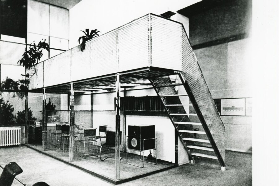 W. Gropius, část expozice německého Werkbundu v Paříži, 1930